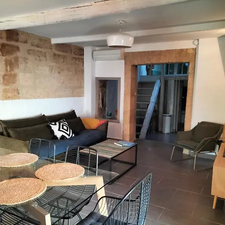 Maison De Village Familiale Pont Du Gard, Toit Terrasse, Barbecue, Fibre Holiday home Vers Pont du Gard
