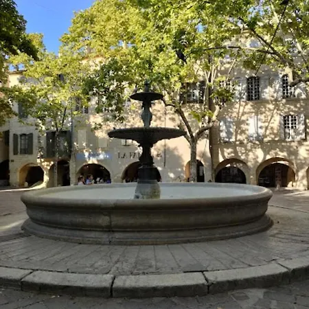בית נופש Maison De Village Familiale Pont Du Gard, Toit Terrasse, Barbecue, Fibre *